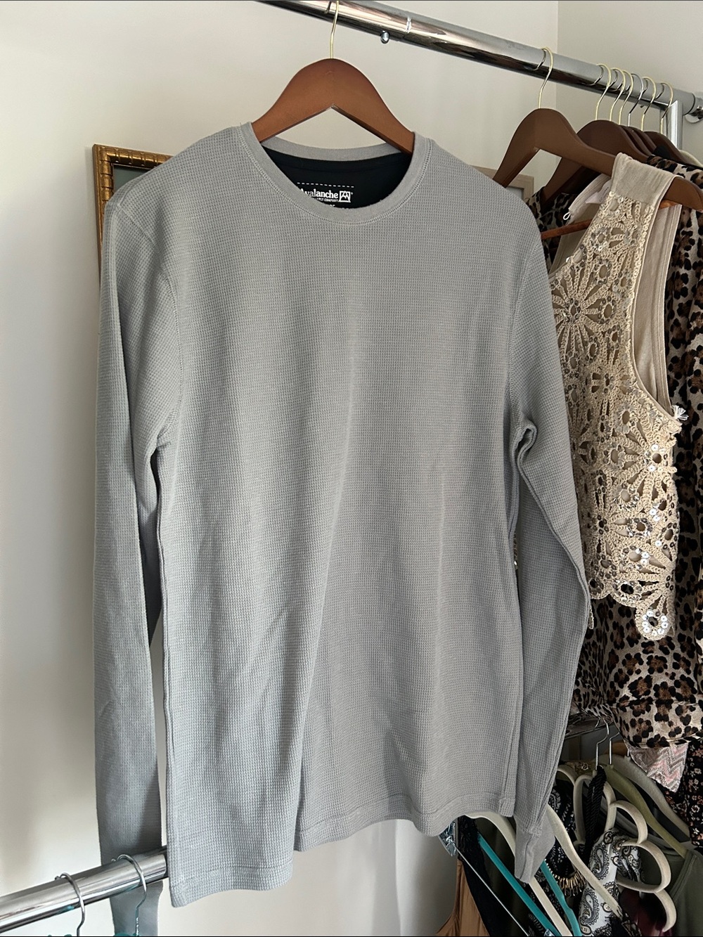 Men's XL avalanche never worn Gray Long Sleeve thermal Shirt